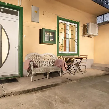 H15 - Unique Boutique Studio In The City Center